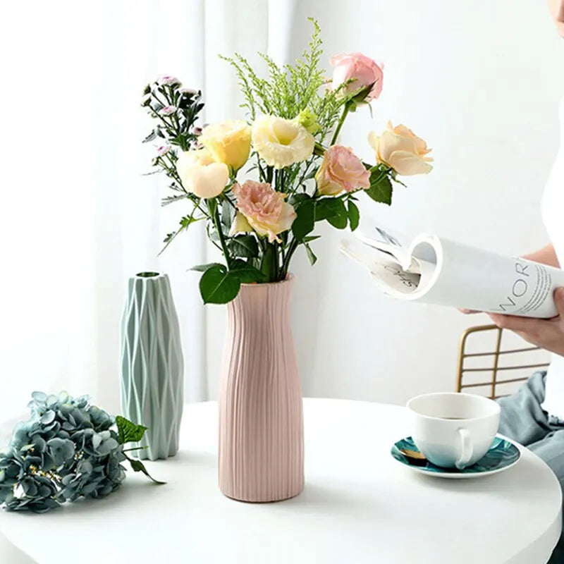 Blumenvase aus Kunststoff – Wohnzimmer-Dekoration