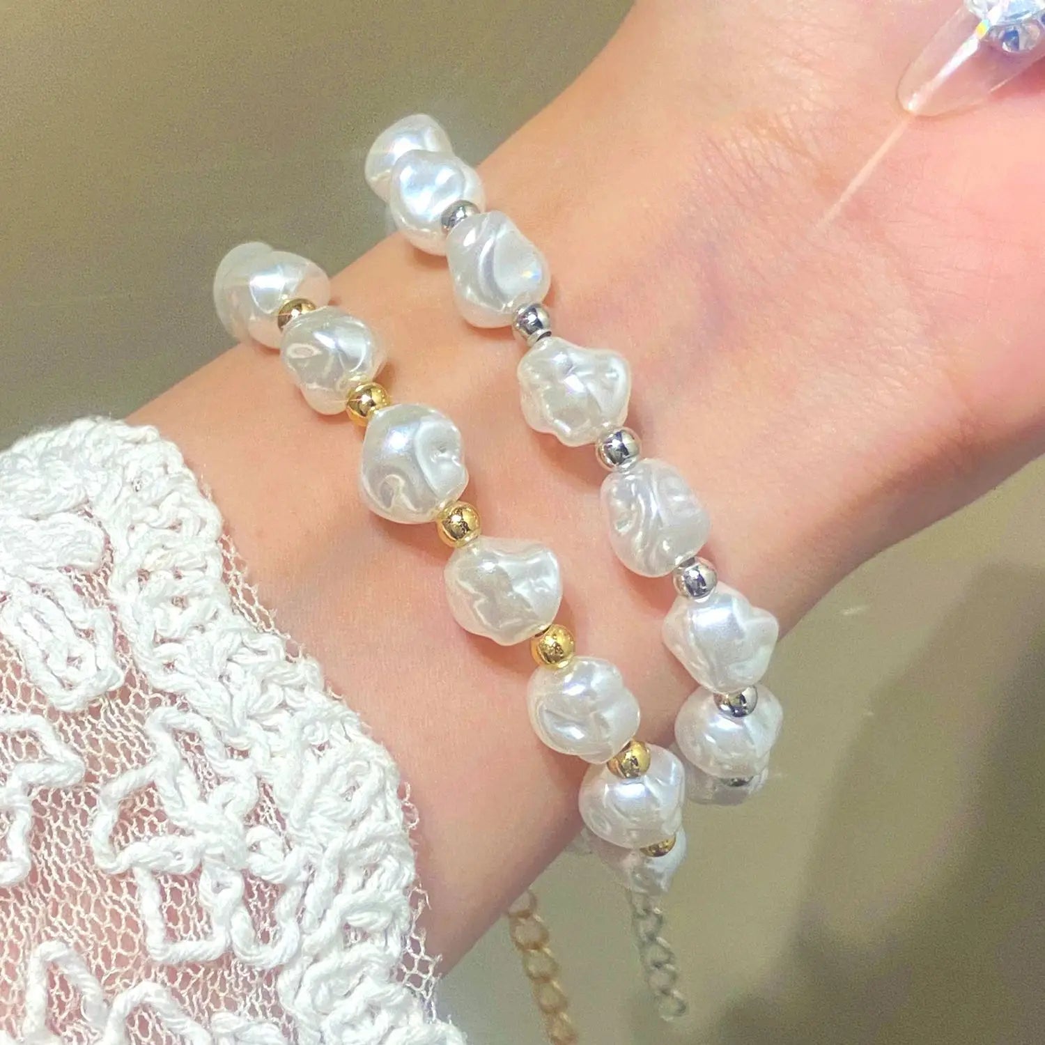 Women's Elastic White Pearl Beads Bracelet