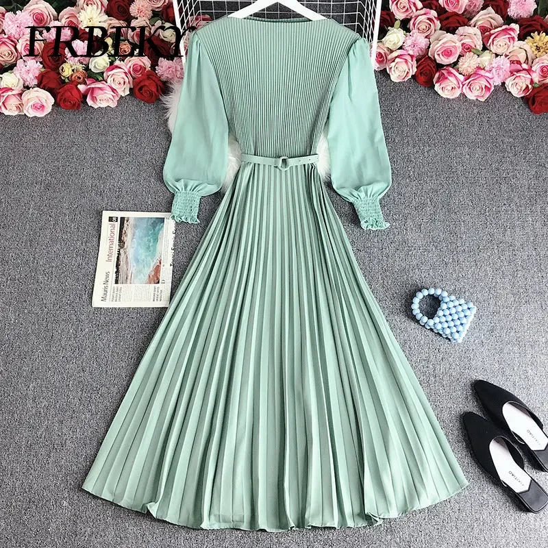 Women's Long Pleated Elastic Waistband Dresses