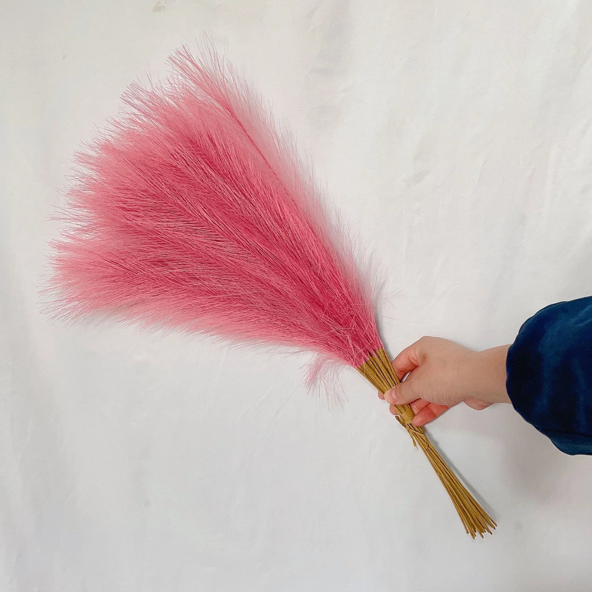 artificial pampas grass decor